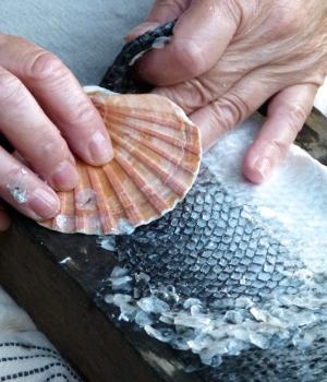 Workshop leer maken van vissenhuid